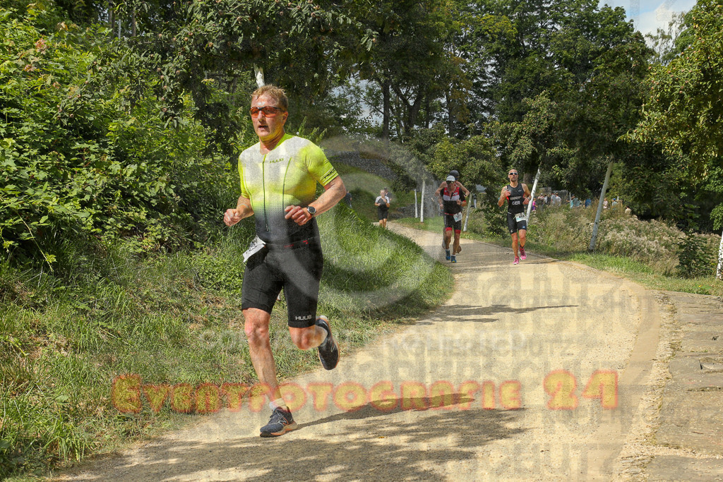250824_1339_EX1_3154 | Sportfotografie im Rhein-Sieg Kreis, Köln, Bonn, NRW, Rheinland Pfalz, Hessen, etc. Unser Tätigkeitsfeld umfasst den Laufsport vom Volkslauf über den Marathon, Duathlon, Triathon bis zum Ultralauf wie Kölnpfad Ultra oder Schindertrail.