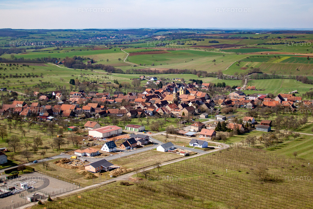 Luftbild: Ortsansicht von Nordosten in Butten im Bundesland Bas-Rhin in Frankreich. – Foto: IMG_38483.jpg vom 20.03.2011 durch Werner Riehm/FLY-FOTO.de – Auflösung des Originals: 4274 x 2850 px