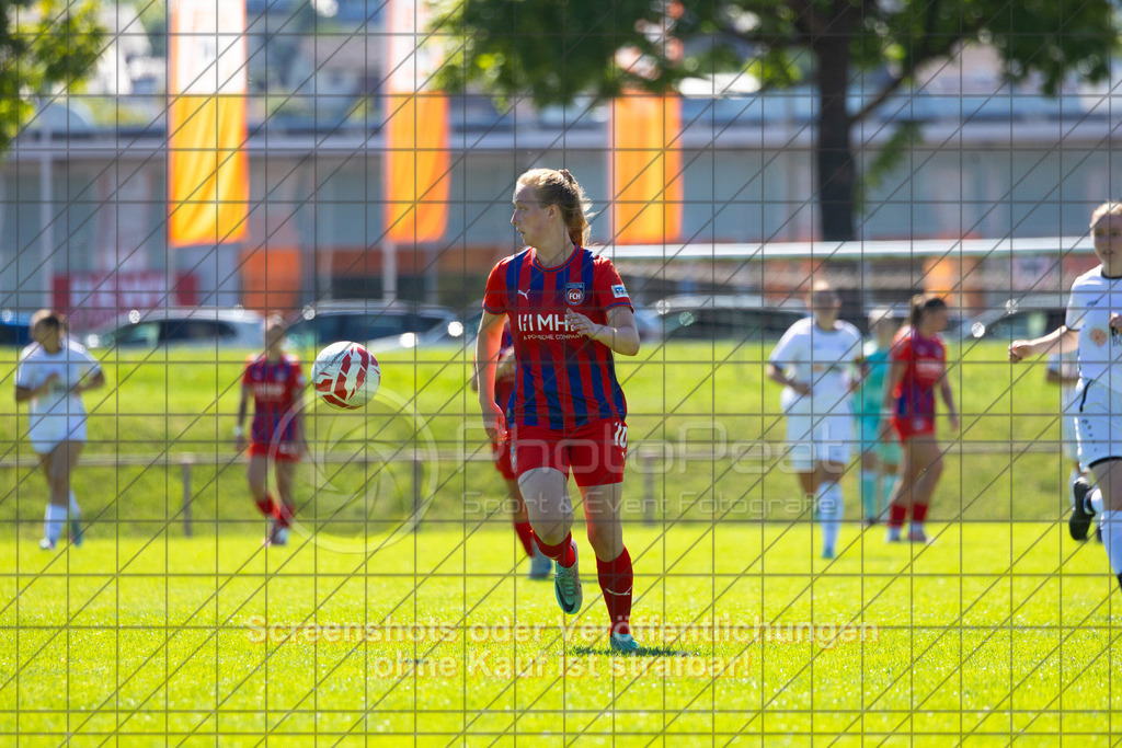 20260906_122731_0263_(c)_by_PhotoPeet | #,1.FC Donzdorf (weiß) vs. 1.FC Heidenheim 1846 (rot), Fußball, Frauen-Verbandspokal Gruppe 2, 2. Runde, Saison 2026/2027, Rasenplatz Lautertal Stadion, Süßener Straße 16, 73072 Donzdorf, 06.09.2026 - 11:00 Uhr,Foto: PhotoPeet / Sport- &amp; Eventfotografie / Peter Harich