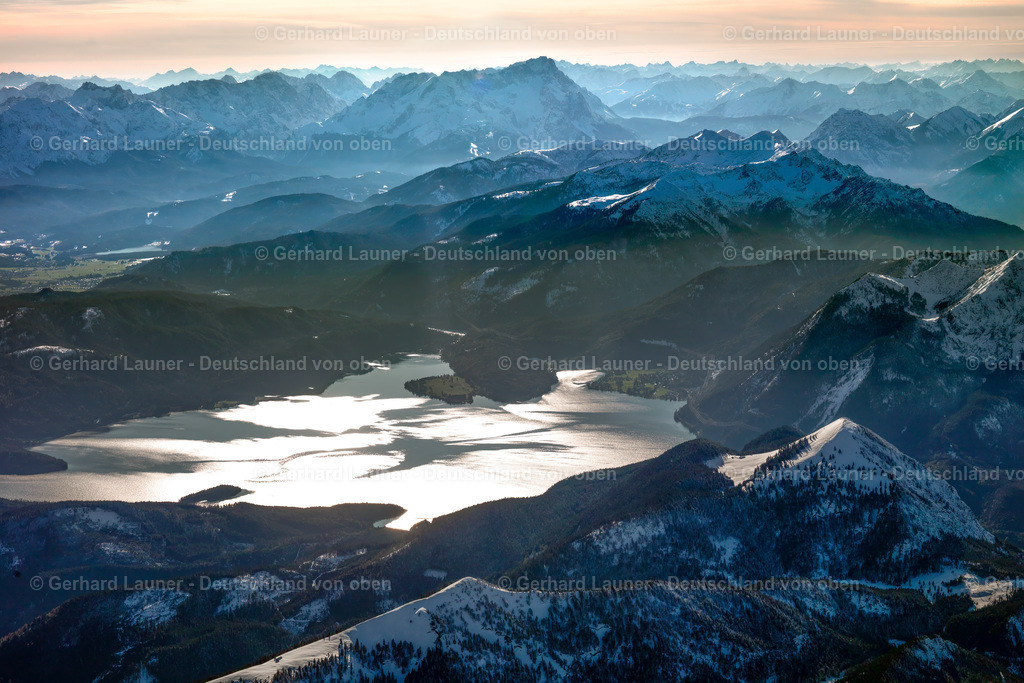 2991217 | Blick über den Walchensee und die Alpen in Richtung Zugspitze