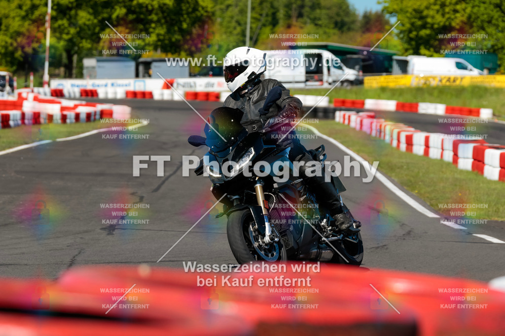 Moto-TeamOBK-21635 | Hier findet Ihr Bilder von Touristenfahrten auf der Nürburgring Nordschleife oder von anderen Veranstaltungen die ich besucht habe. Viel Spass beim Durch Schauen 