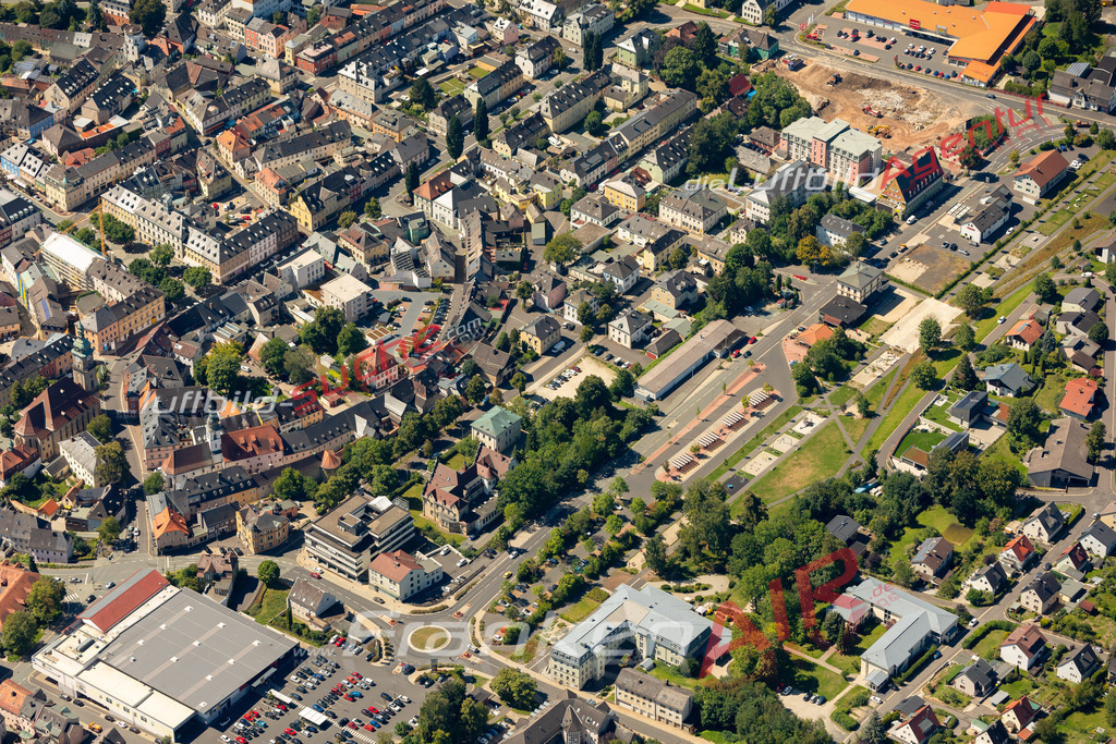 sonnenstrasse-wunsiedel-schraeg-luftbild-94-2023 | Das Luftbild zeigt : Sonnenstraße Wunsiedel - Die Luftaufnahme wurde 2023 vom UL-Flugzeug aus erstellt ( keine Drohne ) - 
Hochauflösende Luftaufnahme - Für grossformatige Ausdrucke geeignet. Die Geschenkidee !
Mit Lizenz und Bildrechte bestellbar