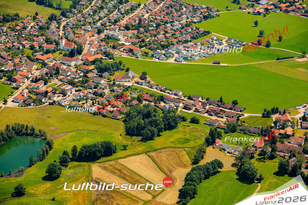 Das Luftbild zeigt :  Haldenwang - Die Luftaufnahme wurde 2024 vom UL-Flugzeug aus erstellt ( keine Drohne ) - Hochauflösende Luftaufnahme - Für grossformatige Ausdrucke geeignet. Die Geschenkidee !Mit Lizenz und Bildrechte bestellbar