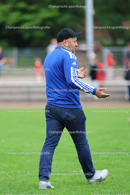 Fußball I Junioren I Kreispokal Lübeck I Finale I JSG Concordia Lübeck - TSV Siems I 09.06.2025.010 | Ahmet Hidir (Trainer, JSG Concordia Lübeck) - Realisiert mit Pictrs.com