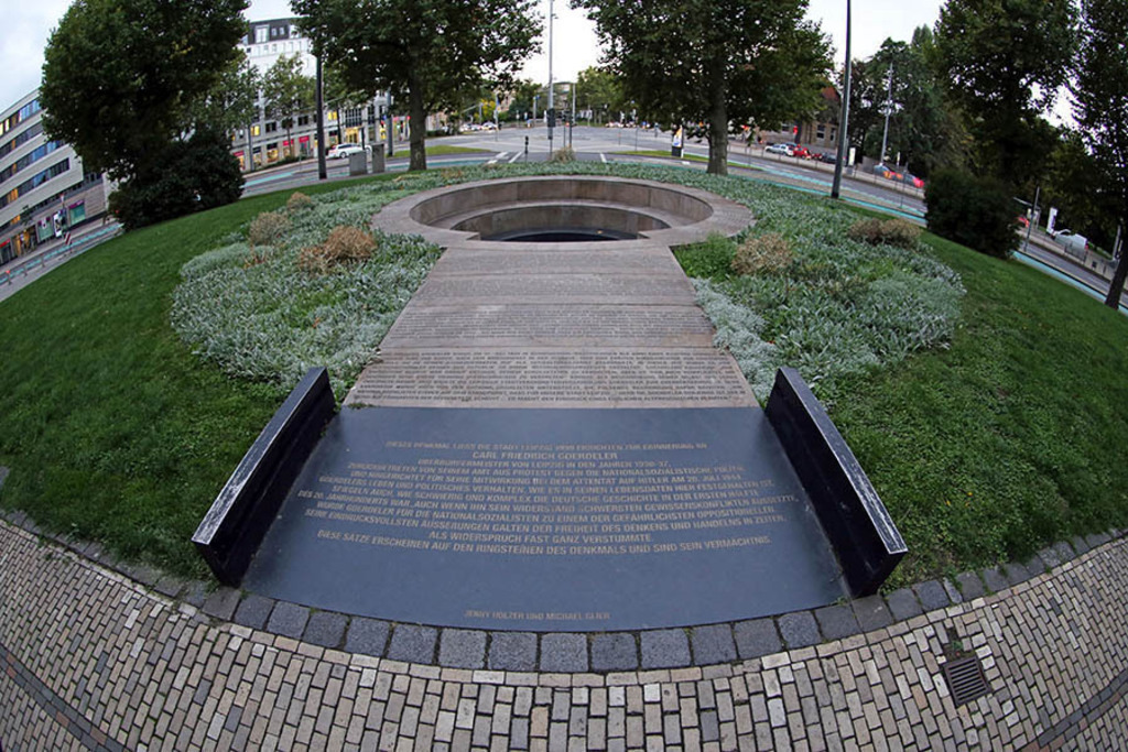 Foto: Leipzig - Goerdeler Denkmal | Das Team hinter BILDLEXIKON LEIPZIG bündelt historische wie aktuelle Informationen über die Stadt Leipzig in Text und Bild auf einer Plattform und stellt diese der interessierten Öffentlichkeit zur Verfügung.