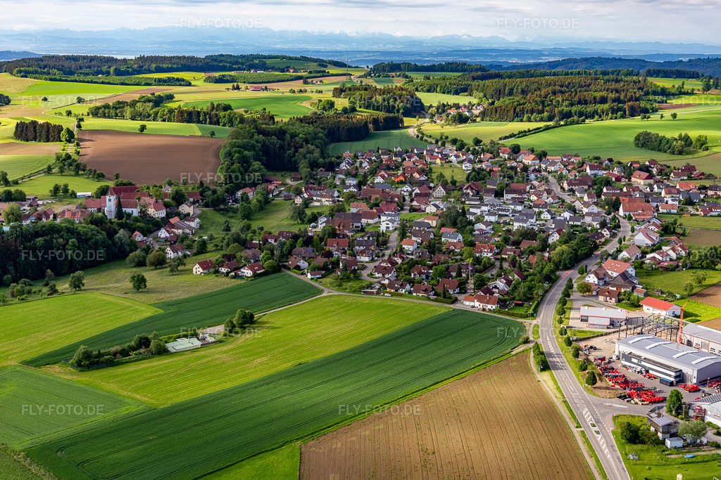 Luftbild: Herdwangen im Ortsteil Herdwangen in Herdwangen-Schönach im Bundesland Baden-Württemberg in Deutschland. Foto: IMG_132065.jpg vom 26.05.2022 durch Werner Riehm/FLY-FOTO.deGemeinde Herdwangen-Schönach