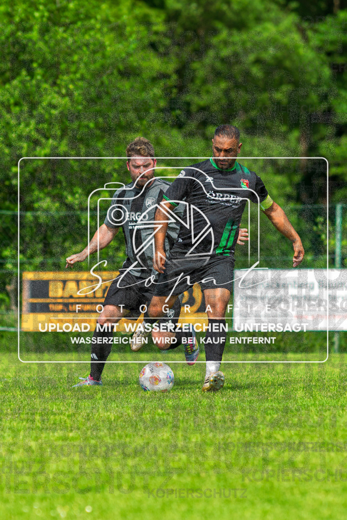 Kreisliga Herren HK - FG Fulde-Stellichte vs. SV Ciwan Walsrode | Servet Kizilboga (SV Ciwan Walsrode #18), Jannes Bade (FG Fulde-Stellichte II #16); Kreisliga Herren HK - FG Fulde-Stellichte vs. SV Ciwan Walsrode am 31.05.26 in Lehrdestadion, Stellichte - Realisiert mit Pictrs.com