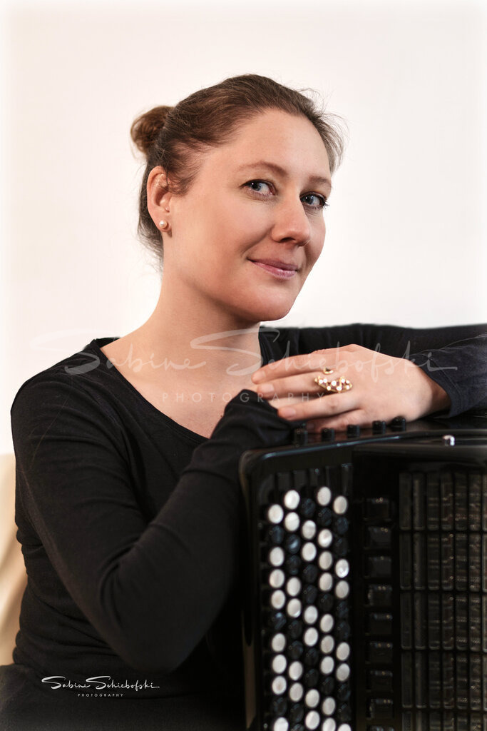 "Undine" | People- und Tierfotografie, Imageaufnahmen, Veranstaltungsfotografie und Wandbilder aus der Natur ★ Made in Germany ✔️ Druck + Downloads ✔️ Naturfotografie in Top Qualität ★ schneller Versand, weltweite Lieferung! - Realisiert mit Pictrs.com