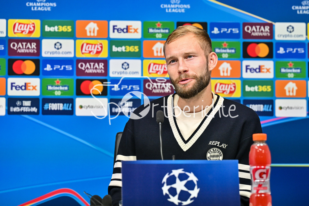 Paphos FC - FC Bayern München | im Bild Konrad LAIMER (FC Bayern Muenchen 27) auf der Pressekonferenz vor dem Spiel in Pafos / Einzelfoto / Freisteller