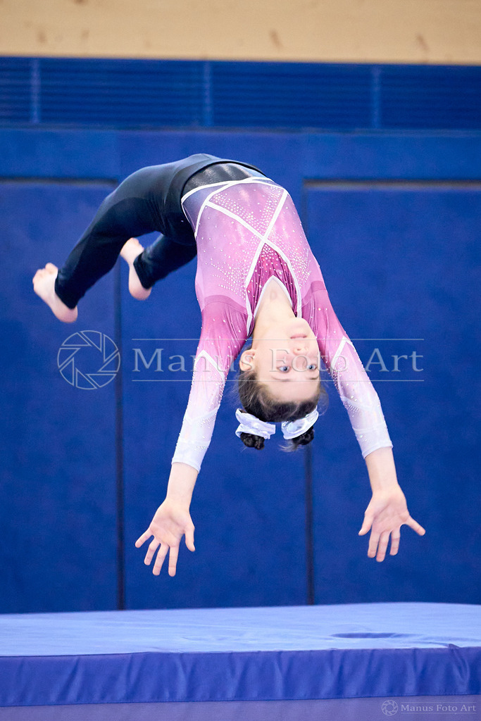 2024-10-06-3-C-DSC00328 | Professionelle Sportfotografie in Hamburg, Schleswig-Holstein und Niedersachsen – spezialisiert auf Rhönrad, Geräteturnen, Leistungsturnen und rhythmische Sportgymnastik. Bundesweite Begleitung von Rhönrad-Events. Jetzt Sport-Fotos - Realisiert mit Pictrs.com