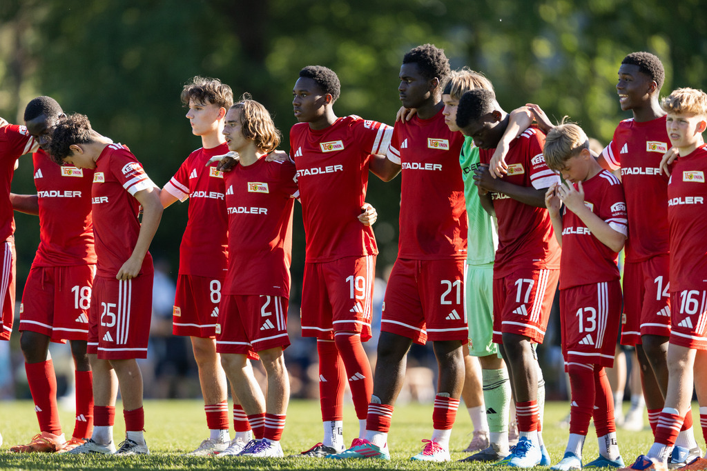 Fußball I Männer I 40. Pfingscup Hollage I 13460 | realhellocedii - Realisiert mit Pictrs.com