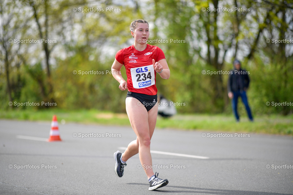 _KP18596_1 | 13.04.2025, xkaix, Leichtathletik Deutsche Meisterschaft 2025, Straßengehen v.l. Anna-Maria Gabriel (OSC Potsdam e.V.) - Realisiert mit Pictrs.com