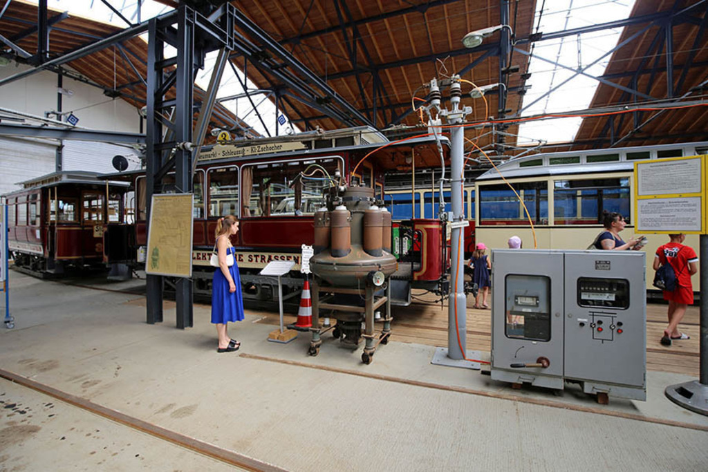 Straßenbahnmuseum Leipzig | Entdecke über 20 Kategorien Leipzig-Motive: Foto-Downloads, hochwertige Poster, Leinwand- & Fine-Art-Prints. Jetzt Lieblingsfoto im Bildlexikon Leipzig Shop bestellen!