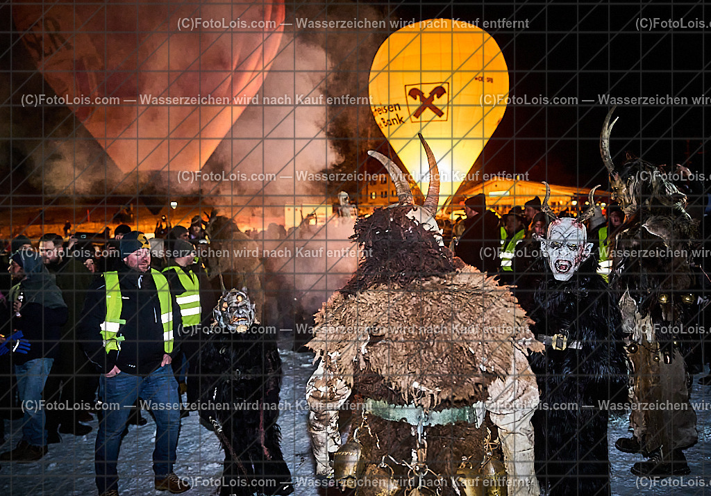 _ALP8287_NACHTderBALLONE_Lackenhof_Gaminger Oetscherteufel | ... mit dem Ballonsportclub Ötscherland aus Wieselburg, der Bergrettung Lackenhof mit einer Schauübung, der Perchtengruppe 'Gaminger Ötscherteufeln' und dem Musikverein Lackenhof, die Ballonfahrer spendeten ihre Gage in diesem Jahr dem schwer verunglückten Gerald Bernreiter alias 'KLEX' der erst nach der ReHa und einem Umbau seines Hauses in Lackenhof frühestens im Mai 2026 wieder nach Hause kommen kann, So 28. Dezember 2025.