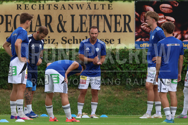 Friendly Match: SC Weiz vs TSV Hartberg in Weiz | Weiz, AUSTRIA, 01.JUL.26 - SOCCER - ADMIRAL Bundesliga, SC Weiz vs TSV Hartberg, test match. The image shows TSV Hartberg capitain Tobias Kainz (Hartberg) gives instructions.