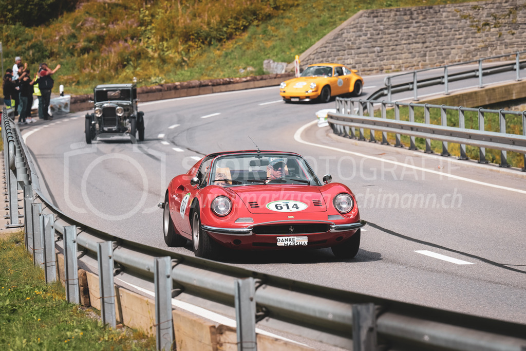 21. Arosa ClassicCar 2025 - 7. =September= 2025 | Hans Notter aus Boswil (SUI) in einem Ferrari Dino 246 GTS aus dem Jahre 1974 mit Startnummer 614 am Arosa ClassicCar 2025 in der Kategorie Demo..@arosaclassiccar, @arosa.official, #arosaclassiccar, #arosa, #76curves, #classiccarBild: Sportfotografie Markus Aeschimann | www.markus-aeschimann.ch - Realisiert mit Pictrs.com