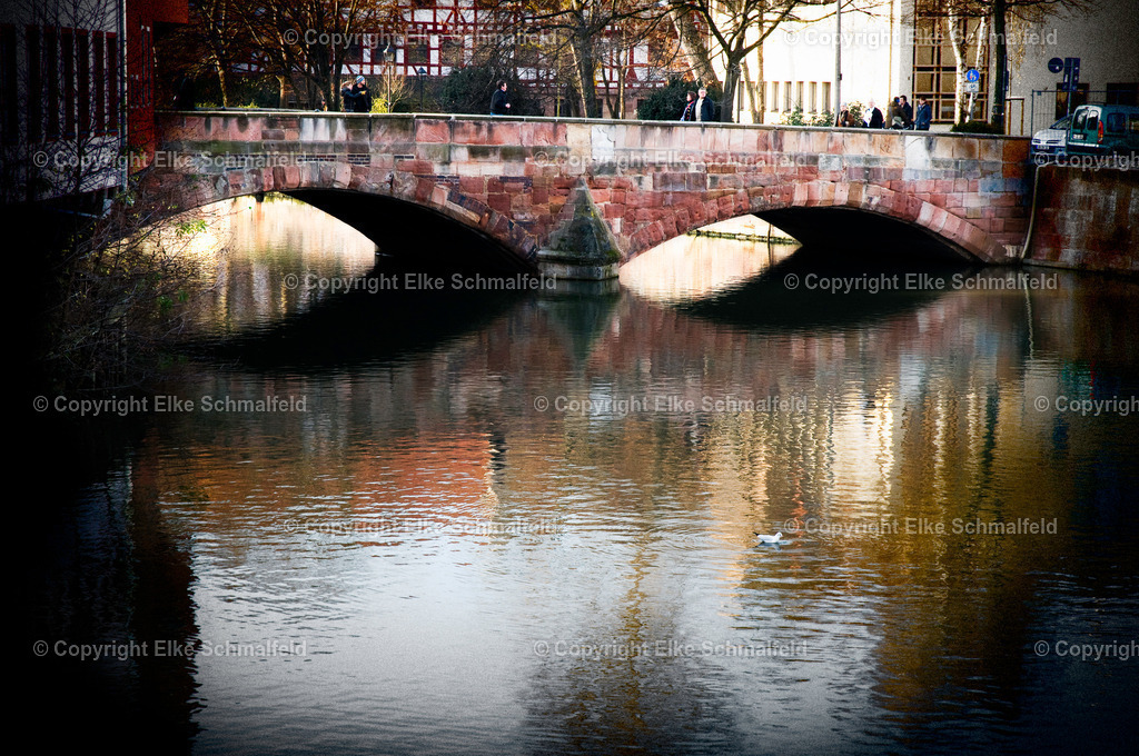 Nuernberg-blickt-Karlsbruecke-3 | Elke Schmalfeld - Realisiert mit Pictrs.com