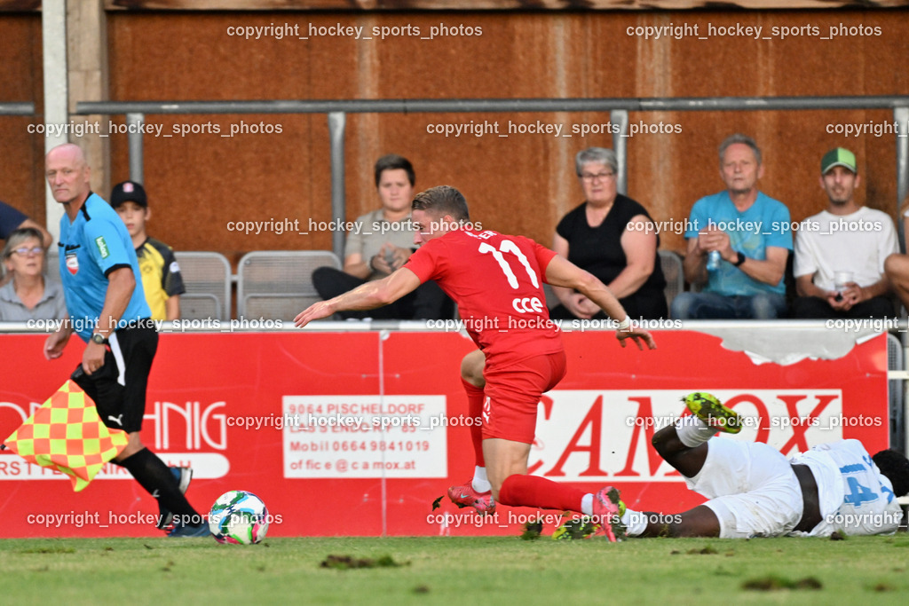 SAK vs. SC St. Veit | #11 Alexander Hofer SC St. Veit, #14 Andre Le Prince Chedjou Fonkou SAK, Richard Strauss Referee, SAK vs. SC St. Veit, SAK vs. SC St. Veit am 19.09.2025 in Klagenfurt (Sportpark Welzenegg), Austria, (Photo by Bernd Stefan)