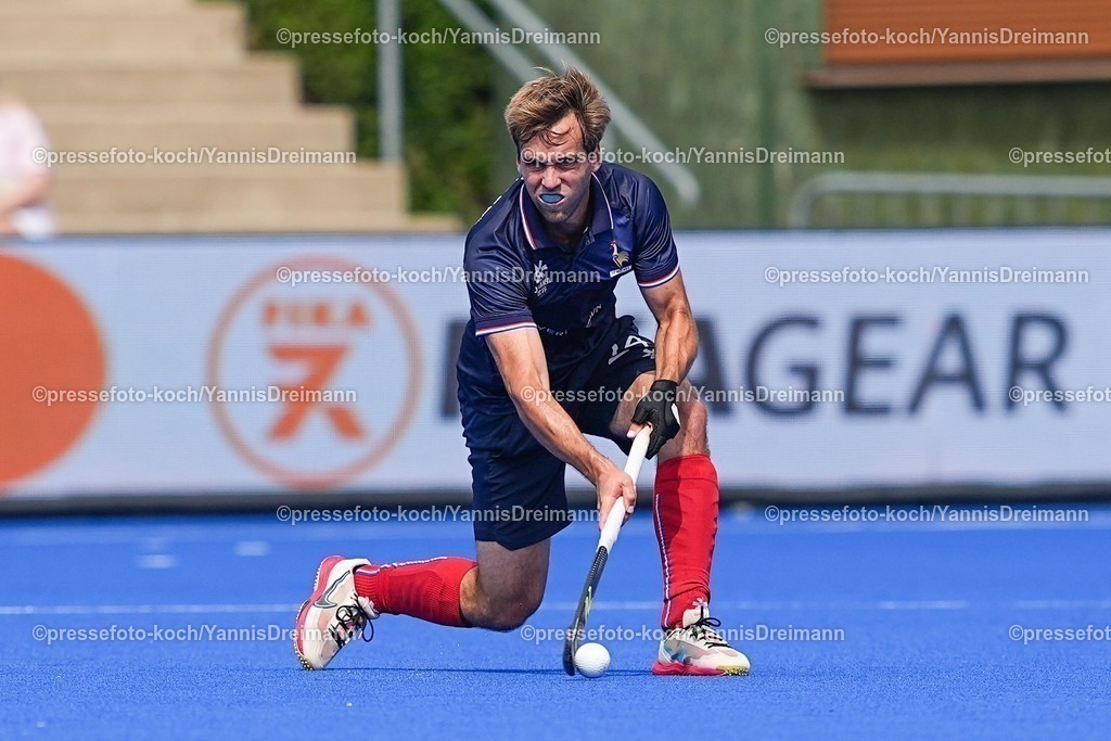 xydrx12082501020 | 12.08.2025, xydrx, Herren EuroHockey Championship 2025, Gruppenphase, Gruppe B, Frankreich - England, Sparkassenpark Mönchengladbach: Amaury Bellenger (Franzoesische Feldhockey Nationalmannschaft #24)