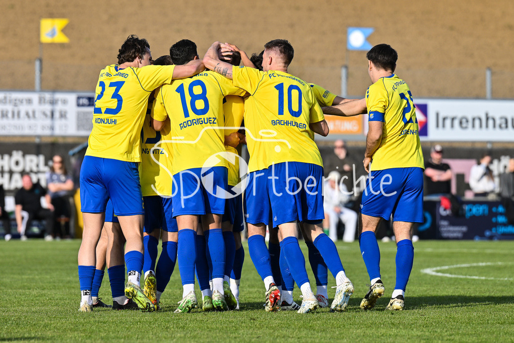 FC Pipinsried - TSV Grünwald | Jubel nach dem Treffer zum 1-0 druch Mario GOTZENDORFER (FCP #6) / Tor / Torschuetze / Freude / Happy / Bayernliga Sued: FC Pipinsried - TSV Gruenwald, Kuechenstadel Arena am 11.04.2025