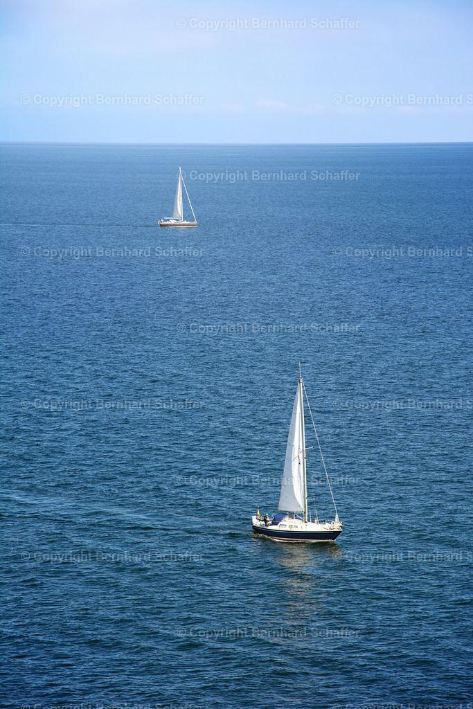 2 Segelboote auf dem Meer | Zwei Segelboote auf der Ostsee. - Realisiert mit Pictrs.com