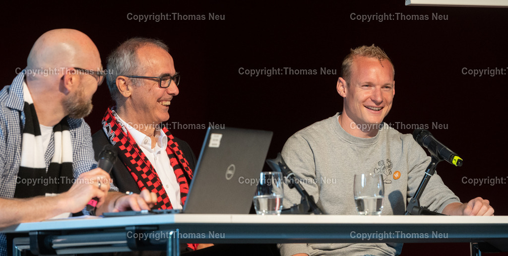DSC_8762 | bbe, Bensheim, Goethegymnasium, Besuch von Sebastian Rode mit Fragerunden und Autogrammstunde, ,, Bild: Thomas Neu