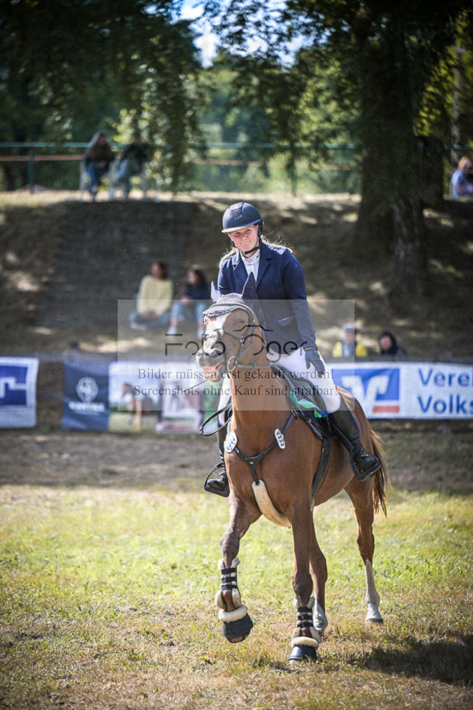 DOS_0196 | Entdecke hochwertige Reitturnierfotos von Foto Oger. Professionell, emotional und authentisch – jetzt Lieblingsmomente im Shop bestellen.Deutschlandweite Turnierfotografie. - Realisiert mit Pictrs.com