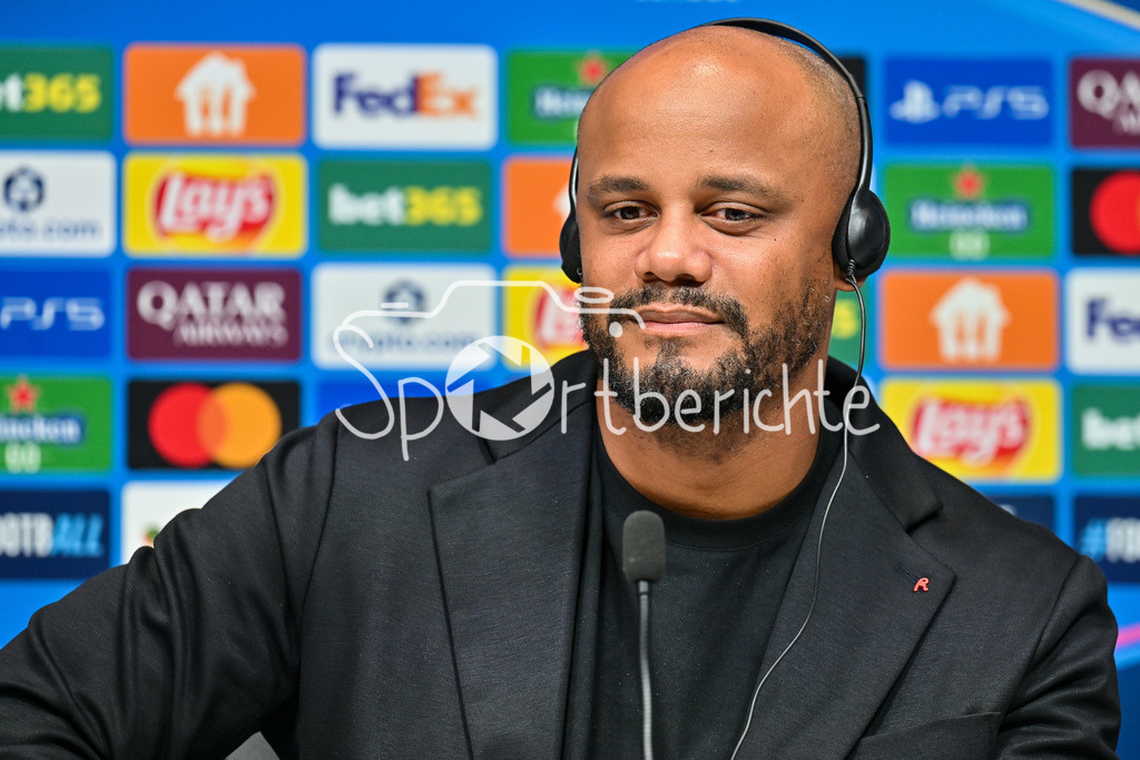 Paphos FC - FC Bayern München | im Bild Vincent KOMPANY Trainer FC Bayern Muenchen auf der Pressekonferenz vor dem Spiel in Pafos / Einzelfoto / Freisteller
