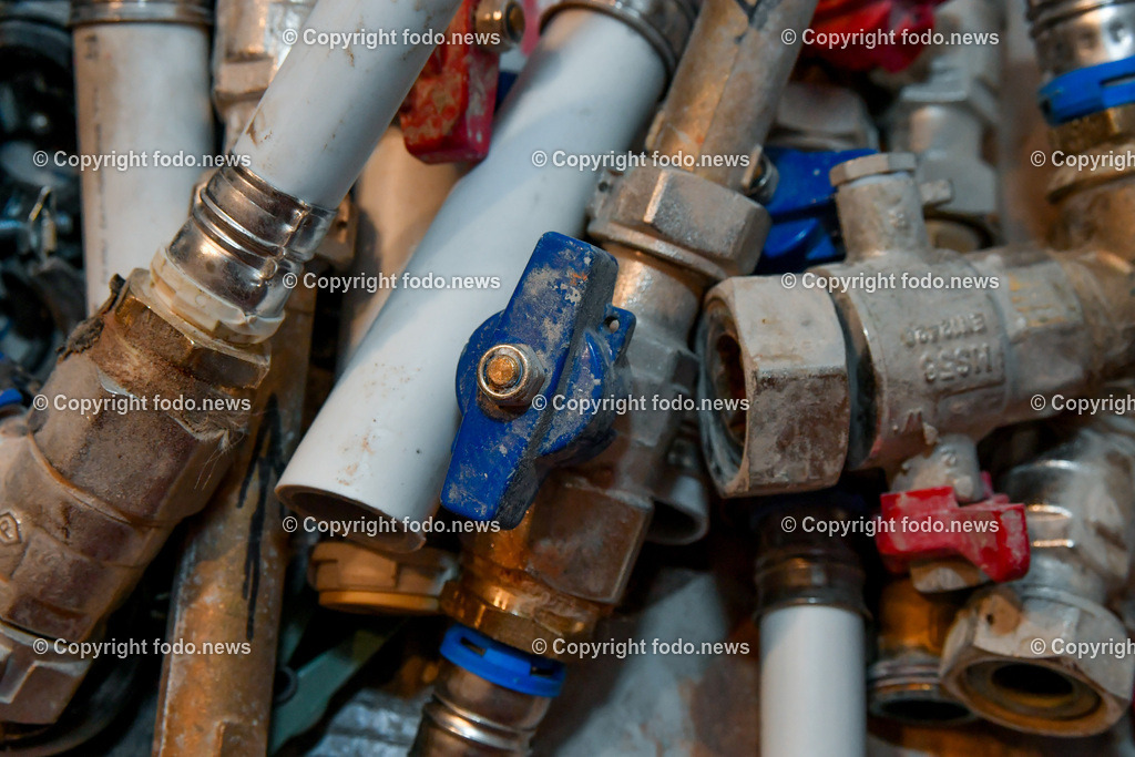 Linz_ Strom_ Wasser_ 23.05.2025-4 | 23.05.2025, LINZ, AUT, Themenbild, im Bild Wasserhahn, Wasserschlauch, Schelle, Wasserleitung, Rohr, Leitung, Wasserrohr, Verschluss, Schlauch, Verbindung, Flansch, Symbolbild, Feature