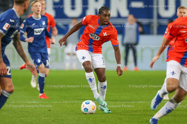 2023.12.19_hofsvd_2306 | Hoffenheim am 19.12.2023 Fussball 1.Bundesliga  TSG Hoffenheim - SV Darmstadt 98 v.l., Frank Ronstadt (SV Darmstadt 98) - Realizado com Pictrs.com