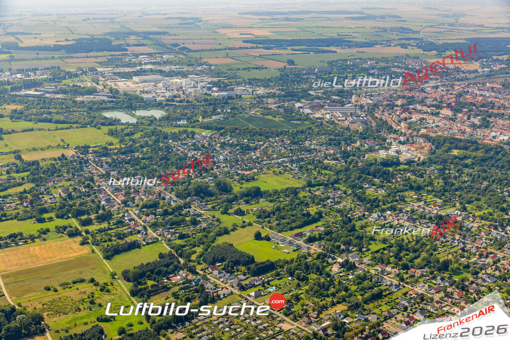 Luftbild der Stadt Stendal - Die Luftaufnahme wurde 2025 vom UL-Flugzeug heraus erstellt ( keine Drohne ) - Hochauflösende Luftaufnahme - für professionelle Ausdrucke geeignet. Die Geschenkidee !Hier alle&nbsp;Infos zur Lizenzierung der LuftaufnahmeWir fliegen auch dieses Jahr wieder in Ihre Region um Luftbilder zu erstellen.- Luftbild anfragen