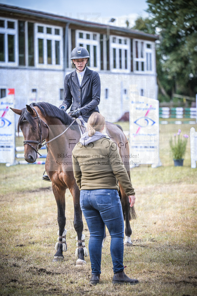 DOS_0022 | Entdecke hochwertige Reitturnierfotos von Foto Oger. Professionell, emotional und authentisch – jetzt Lieblingsmomente im Shop bestellen.Deutschlandweite Turnierfotografie. - Realisiert mit Pictrs.com