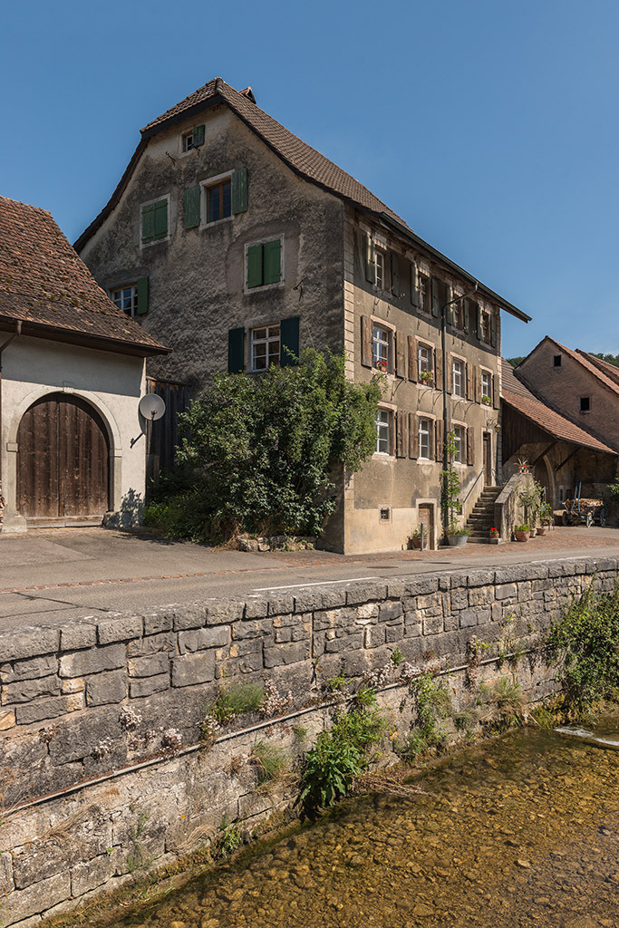 S Neuhus im Oberdorf | in Ziefen, Baselland, Schweiz. - Realisiert mit Pictrs.com
