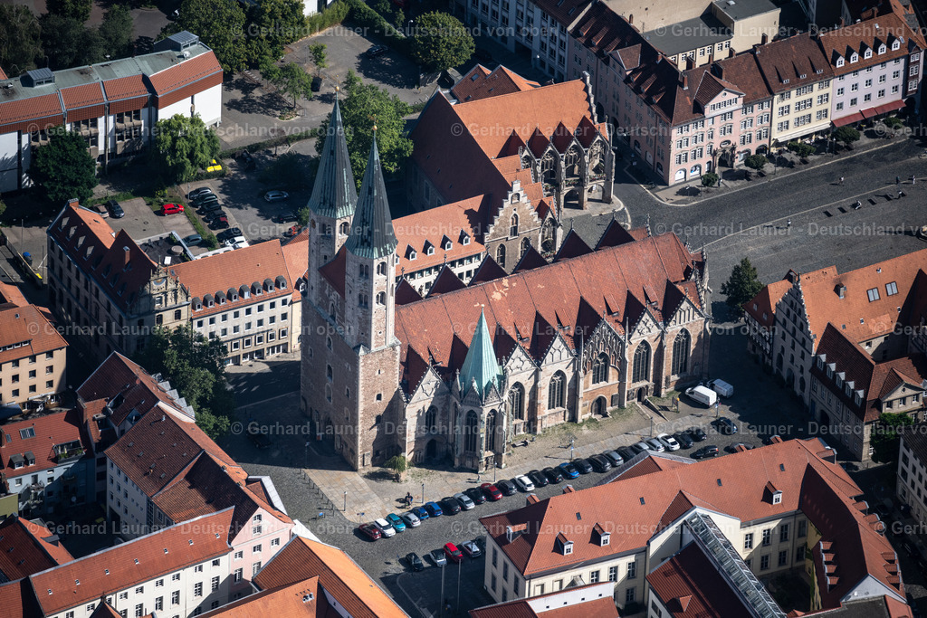 4035203 | BRAUNSCHWEIG 31.07.2020 Kirchengebäude der evangelischen Sankt Martinikirche am Altstadtmarkt in Braunschweig im Bundesland Niedersachsen, Deutschland. // Church building protestantn Sankt Martinikirche in Brunswick in the state Lower Saxony, Germany. Foto: Gerhard Launer