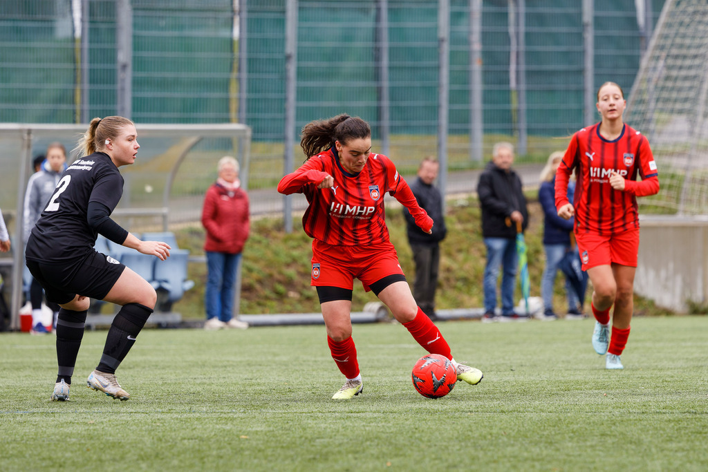 FCHHOH_251005_7553 | 1.FC Heidenheim 1846 II vs. SGM Hohenmemmingen/Sontheim, Fußball, Frauen, Bezirksliga, 2025/2026, 4. Spieltag, 05.10.2025 in Heidenheim, Kunstrasen b. Voith-Arena West(Foto: Michael Bulling) - Realisiert mit Pictrs.com