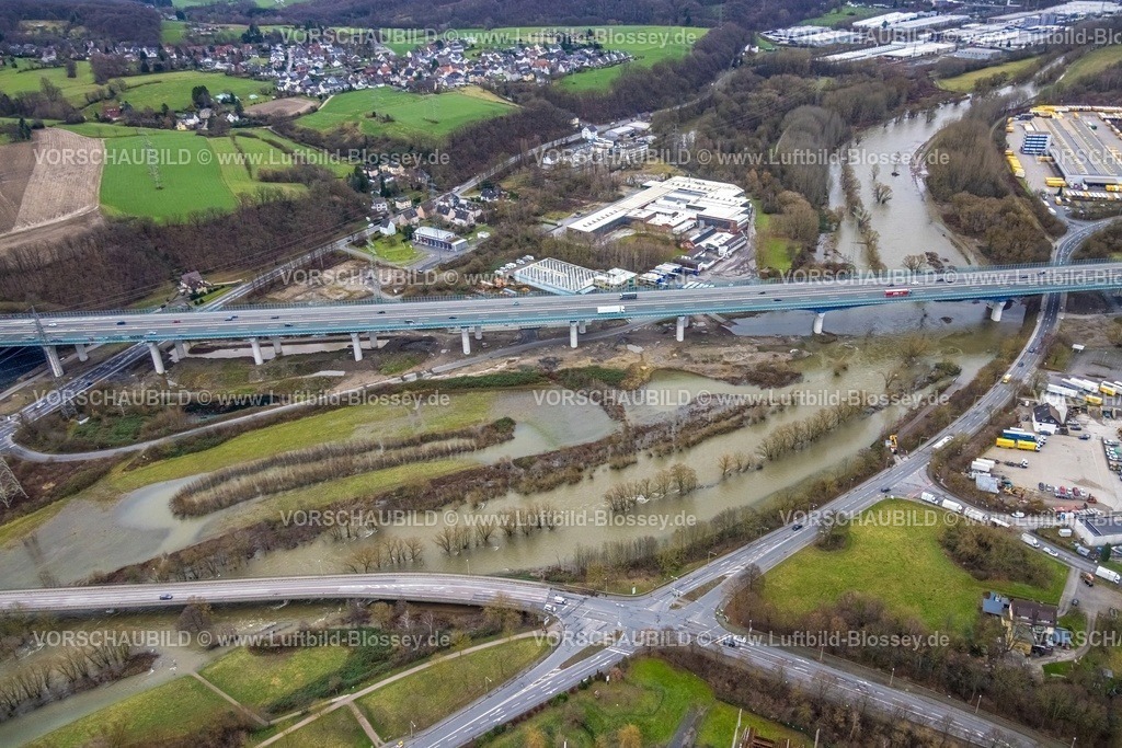 Hagen231201572Lenne2-topaz | Luftbild vom Weihnachtshochwasser 2023, Fluss Lenne, tritt über die Ufer, Bäume und Strommasten im Wasser, Überschwemmungsgebiet zwischen Verbandsstraße und Dolomitstraße, Autobahn A45 mit Talbrücke Lennetal, BILSTEIN GmbH & Co KG Hagen-Berchum Gewerbegebiet, Renaturierung, Lennetal, Hagen, Ruhrgebiet, Nordrhein-Westfalen, Deutschland
