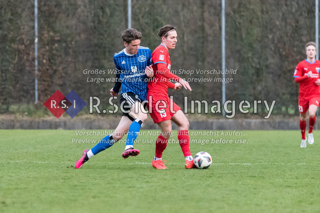 Fußball, Saison 2022/23, Regionalliga Nord, Hamburger SV II (U21) - SV Drochtersen/Assel, Sportpark Eimsbüttel (Hamburg), 05.04.2023, 24. Spieltag | Maximilian Großer (#19, HSV II), Lennard Fock (#19, Drochtersen/A.)