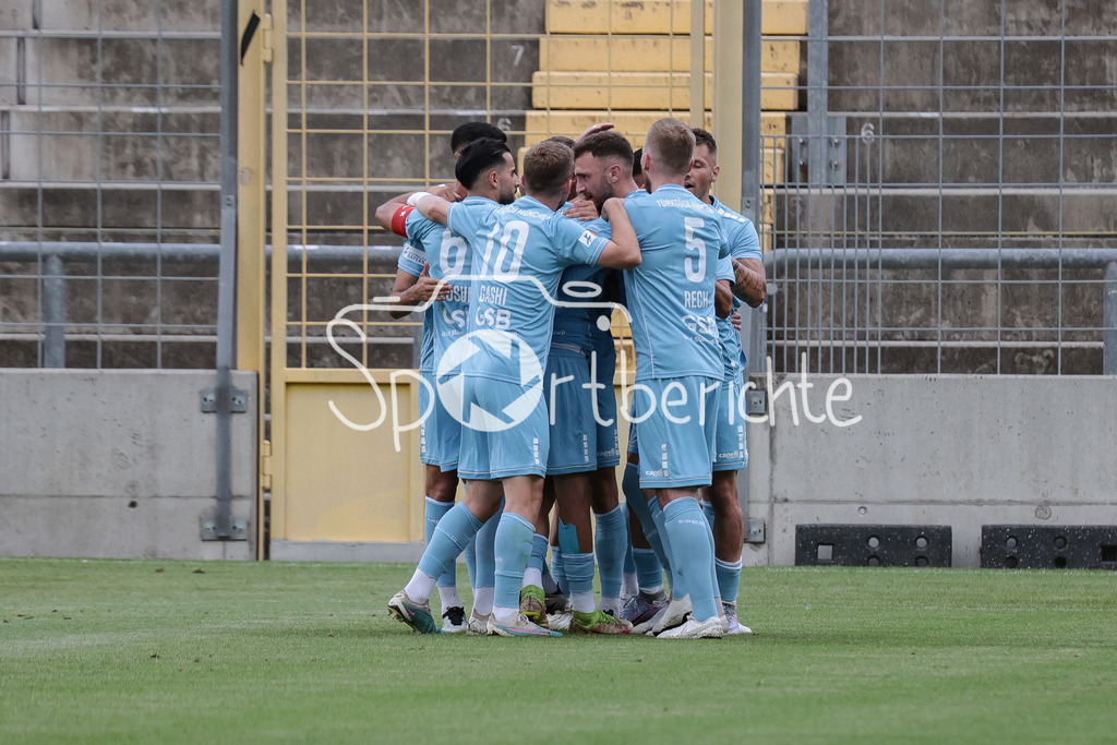 FC Bayern Amateure - Türkgücü München | Jubel der Gaeste nach dem verwandelten Elfmeter zum 0-1 durch Kevin HINGERL (TGM #8) / Tor
