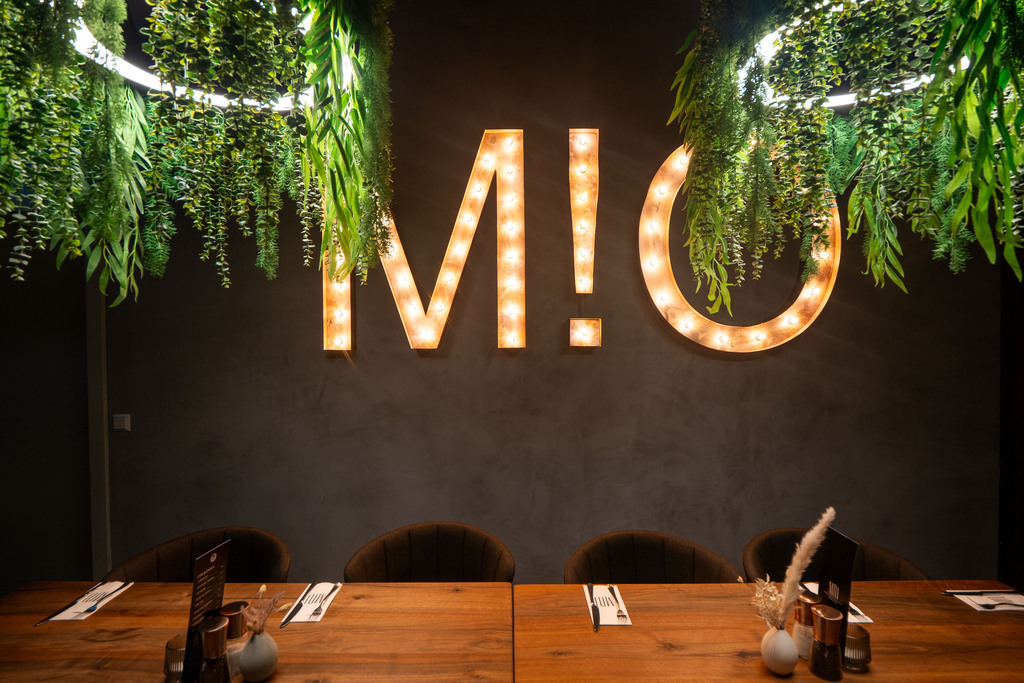 Mi'O | Ditzingen - Am Ditzinger Bahnhof hat ein Italiener aufgemacht, Mi'O. Wer ist der Betreiber Epifanio Cardelia, was steckt hinter dem Business Lunch - und wie hebt sich das Restaurant von der Konkurrenz in der Stadt ab? - Realisiert mit Pictrs.com