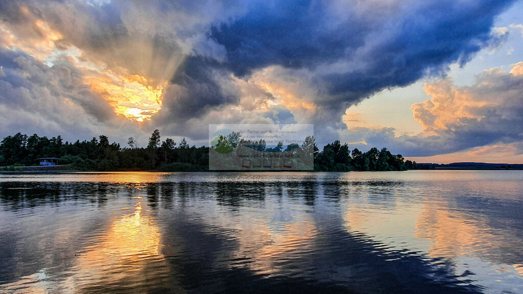 Sonnenuntergang am Förmitzspeicher - Unwetter zieht auf | Impressionen rund um Hochfranken - Frankenwald - Fichtelgebirge - Realisiert mit Pictrs.com