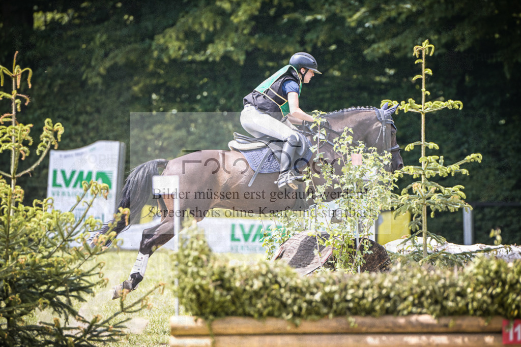 DOS_7018 | Entdecke hochwertige Reitturnierfotos von Foto Oger. Professionell, emotional und authentisch – jetzt Lieblingsmomente im Shop bestellen. - Realisiert mit Pictrs.com