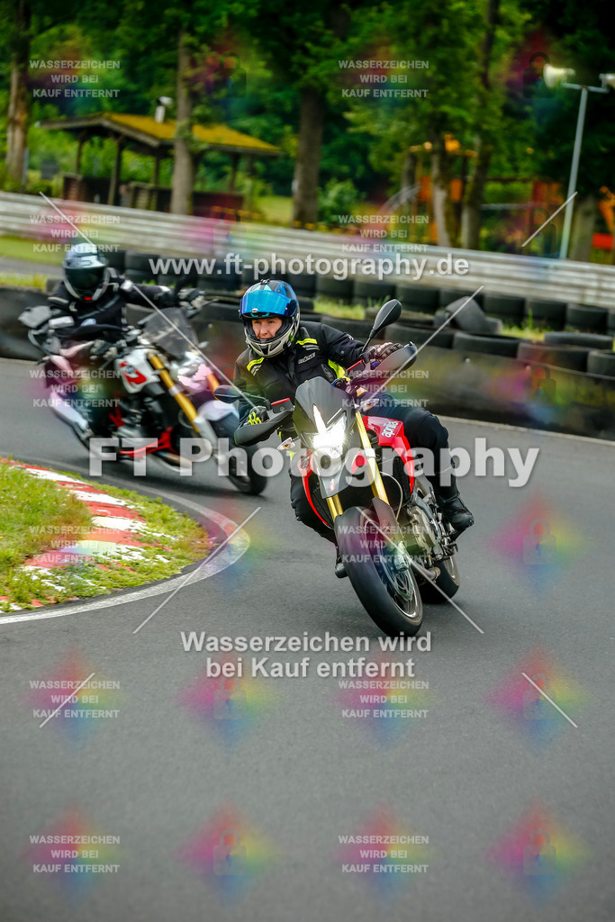 VBK-3989 | Hier findet Ihr Bilder von Touristenfahrten auf der Nürburgring Nordschleife oder von anderen Veranstaltungen die ich besucht habe. Viel Spass beim Durch Schauen 