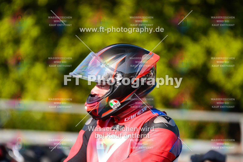 Moto-TeamOBK-21206 | Hier findet Ihr Bilder von Touristenfahrten auf der Nürburgring Nordschleife oder von anderen Veranstaltungen die ich besucht habe. Viel Spass beim Durch Schauen 