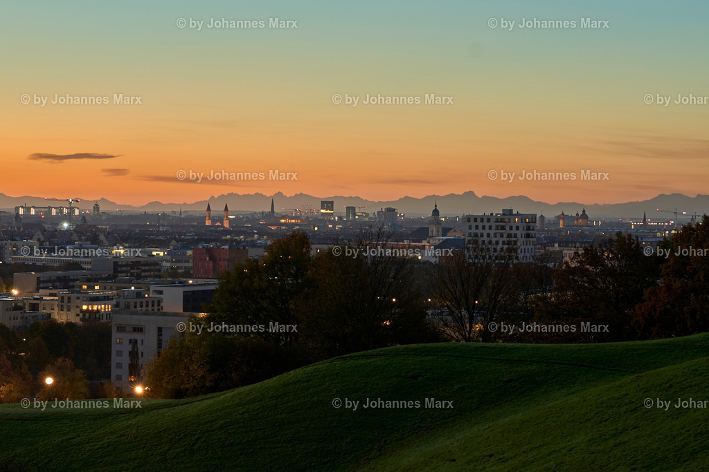295-221030_31-Architektur München und Olympiapark-by_Johannes Marx | Professionelle Landschaftsfotografie, Inneneinrichtung, Kunst für Ihre Wohnung, Kanzlei, Praxis oder als Geschenk. Aussuchen und einfach liefern lassen. Raumgestaltungsberatung auf Anfrage. - Realisiert mit Pictrs.com
