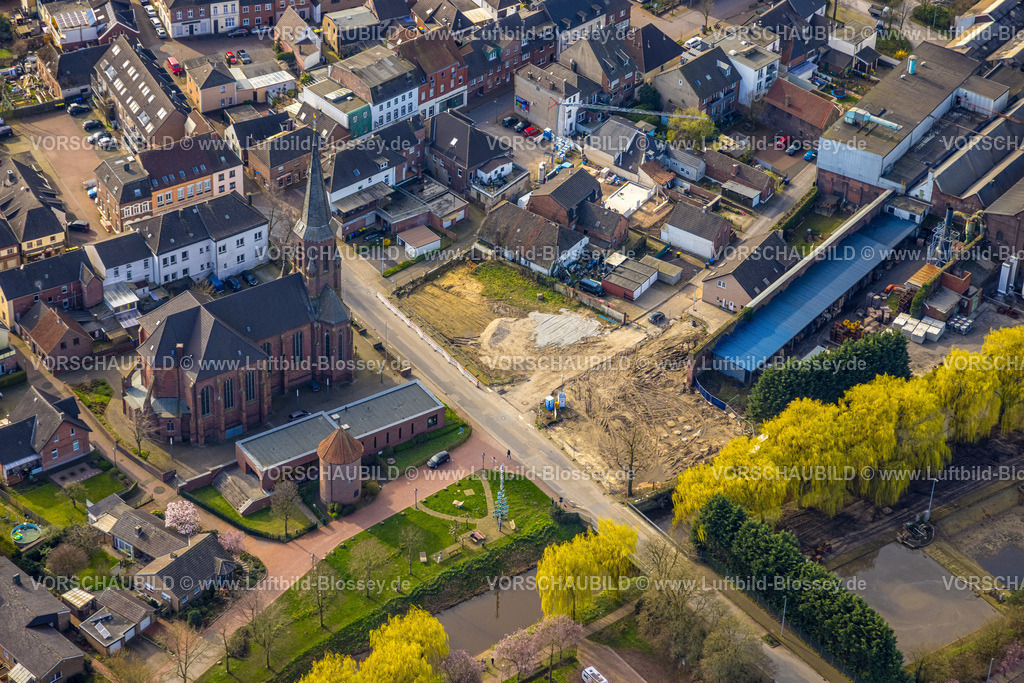 Isselburg240313752 | Luftbild, St. Bartholomäus Kirche mit Pfarrzentrum und Stadtturm am Fluss Issel, Wohngebiet Innenstadt und Brachfläche, Isselburg, Nordrhein-Westfalen, Deutschland