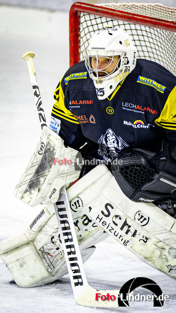 Viertelfinale EA Schongau Mammuts vs TSV Peißenberg Miners | Eishockey Bayernliga Playoff 2022/2023, Viertelfinale EA Schongau Mammuts vs TSV Peißenberg Miners
Daniel Blankenburg (Mammuts Goali 25) in Aktion,
2023-03-05 in Schongau (Eisstadion)
Daniel Blankenburg (Mammuts Goali 25)
Copyright: FotoLindner