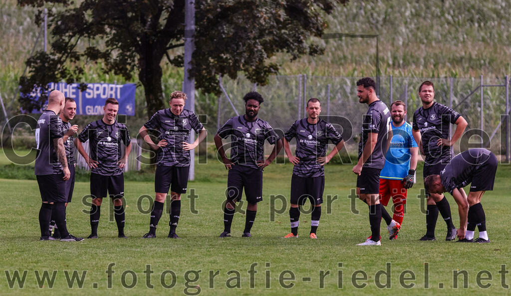 2023-08-27_006_TSV_Egmating_II_gegen_SG_Grasbrunn-Haar_II | Egmating, Deutschland, 27.08.2023:
Fußball, B-Klasse 2023 / 2024, 2. Spieltag, TSV Egmating II gegen (SG) Grasbrunn / Haar II, Endergebnis: 1:2

Hendrik Schlich (TSV Egmating, #10), Lennart Bonten (TSV Egmating, #2), Natnael Gebrmeskel (TSV Egmating, #5), Moritz Müller (TSV Egmating, #4)

Foto: Christian Riedel / fotografie-riedel.net