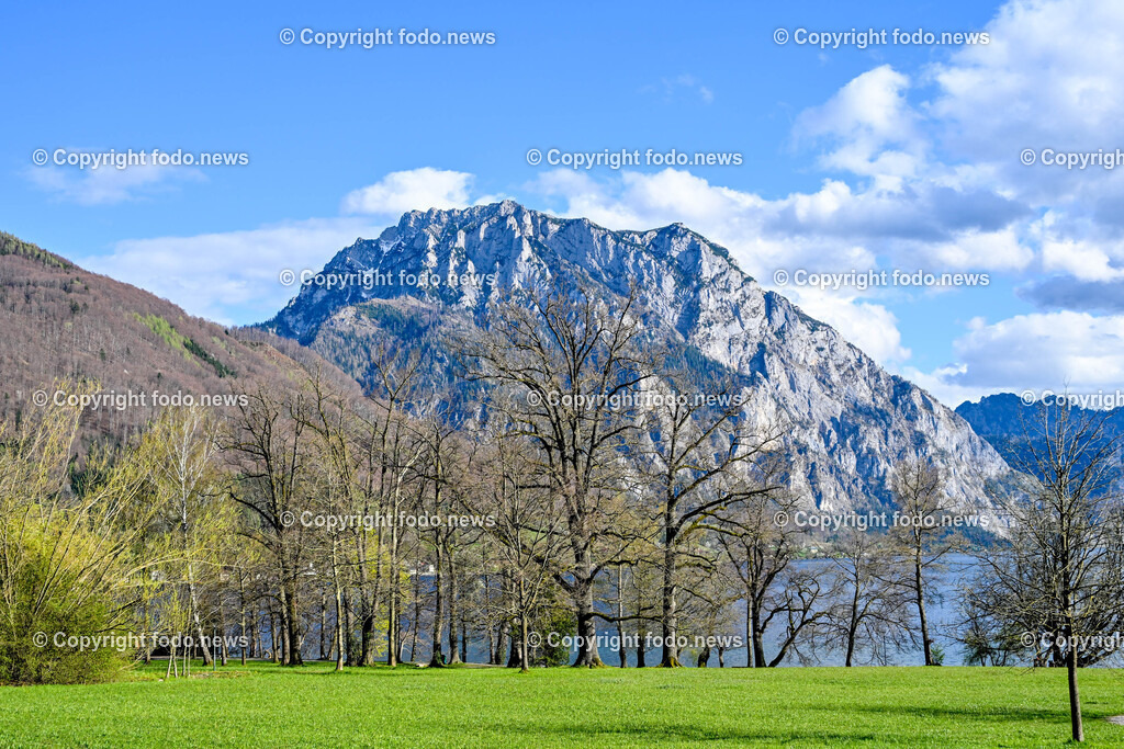 Traunstein_ Traunsee_ Gmunden_ 14.04.2024-6 | 14.04.2024, Gmunden, AUT, Traunstein, im Bild Traunstein, Traunsee, Gmunden, Berg, Berge, See, Tourismus, Bergsteigen, Huette, Segeln, Boote, Landschaft