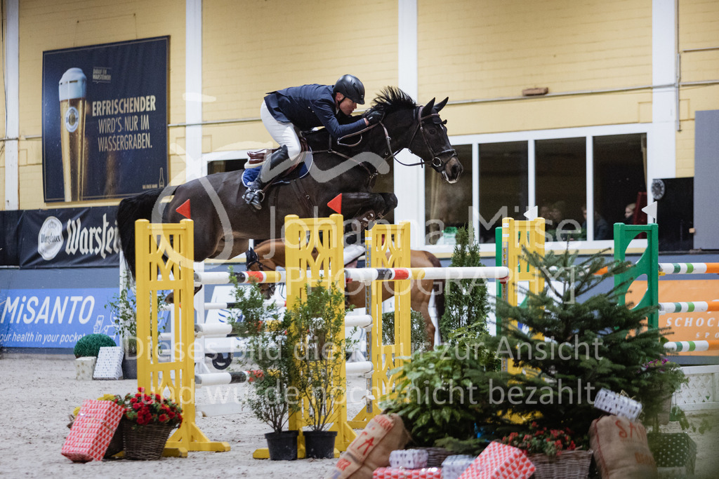 221217_Warstein_GP-201 | Deine schönsten Turniermomente als professionelle Fotos! Entdecke hochwertige Pferdesport-Fotografie im Online-Shop. Jetzt Fotos finden & bestellen!