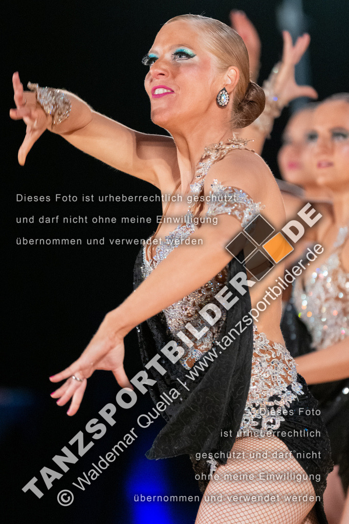 20250504-00340 | Hier finden Sie Tanz Bilder vom Latein und Standard Formationen tanzen. Sportbilder vom Tanzsport. Schöne Fotos und von Weltmeisterschaft, Europameisterschaft, Bundesliga, Regionalliga, Oberliga und Landesliga sowie von GOC Stuttgart, DanceComp, WM Bremen